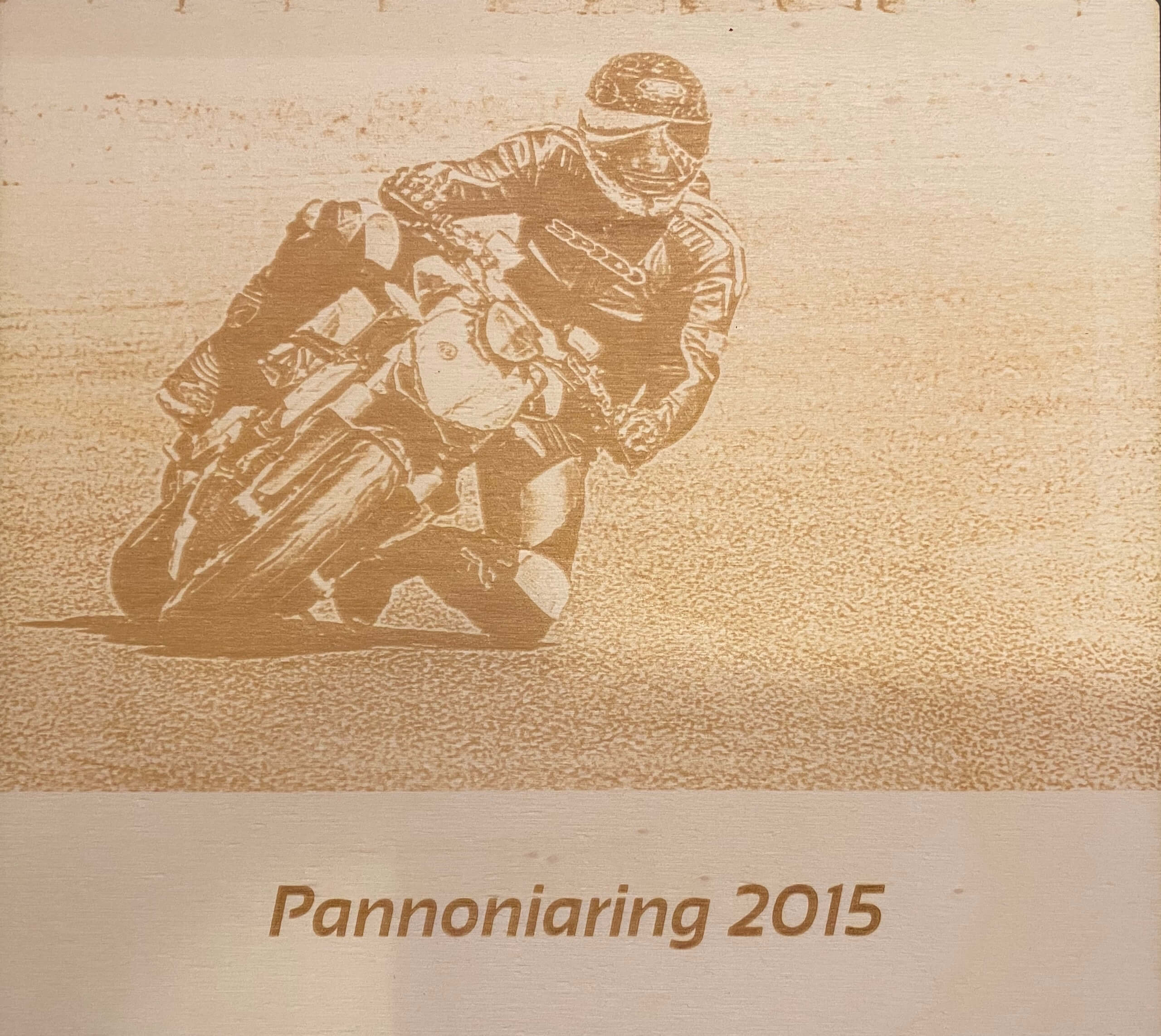 Motorradfahrer in Kurve auf Pannoniaring 2015, Motorsport, Rennstrecke, Geschwindigkeit, Adrenalin.