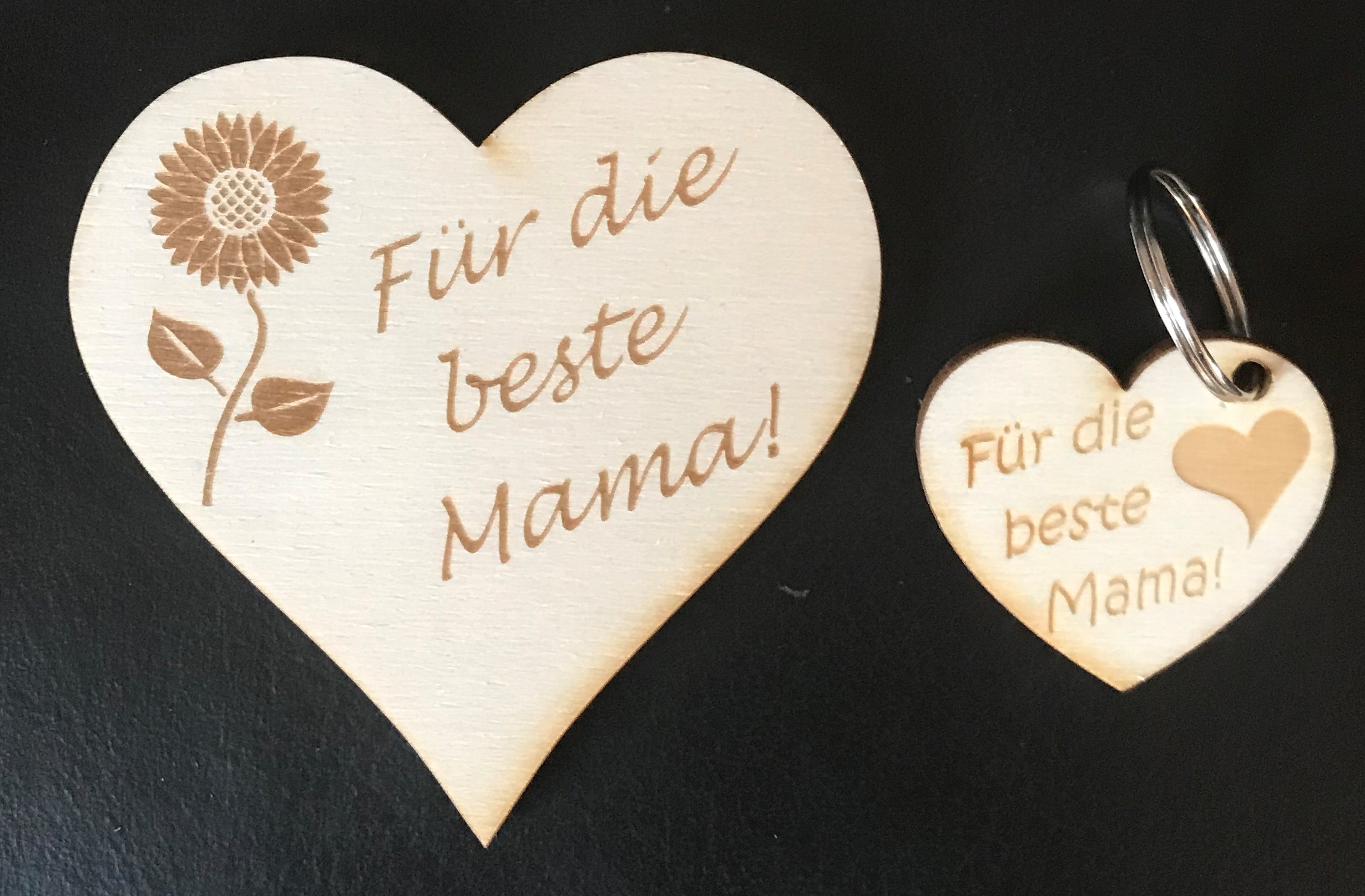 Holzherzen mit Gravur Für die beste Mama! – Geschenkidee für Mütter, herzförmiger Anhänger und Dekoration.